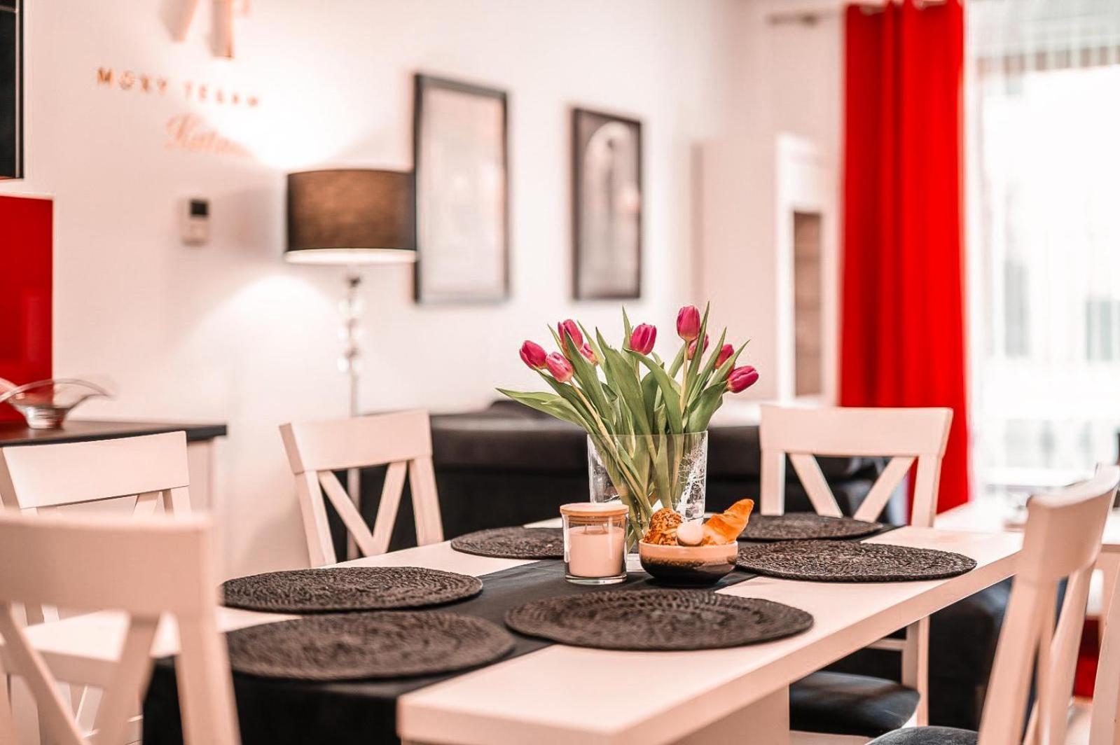 شقة Katania Moxy Te&Am Cracow كراكوفيا المظهر الخارجي الصورة